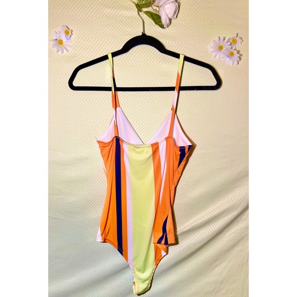 Multicolored bodysuit 🌈 - Picture 2 of 2